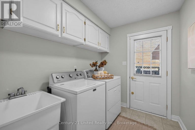 59 WAVERLY STREET, Oshawa (McLaughlin), Ontario, L1J8H2