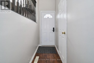 39 - 321 BLACKTHORN STREET Oshawa (Eastdale) Ontario photo 3
