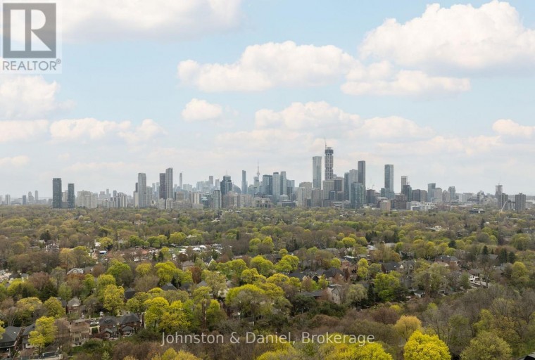 102 RIDGE DRIVE, Toronto (Rosedale-Moore Park), Ontario, M4T1B8