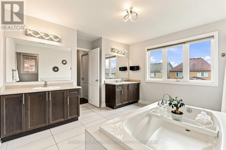 176 TIGERTAIL CRESCENT, Bradford West Gwillimbury (Bradford), Ontario, L3Z0M4