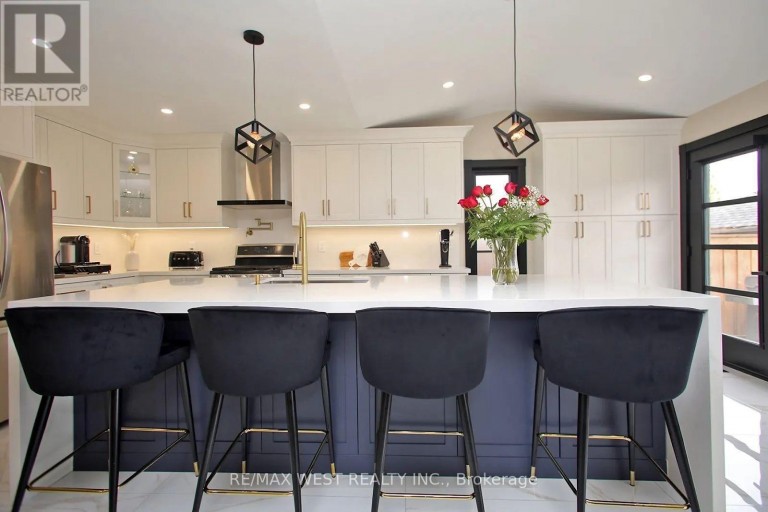 4 GRAY PARK, Caledon (Bolton West), Ontario, L7E2N3
