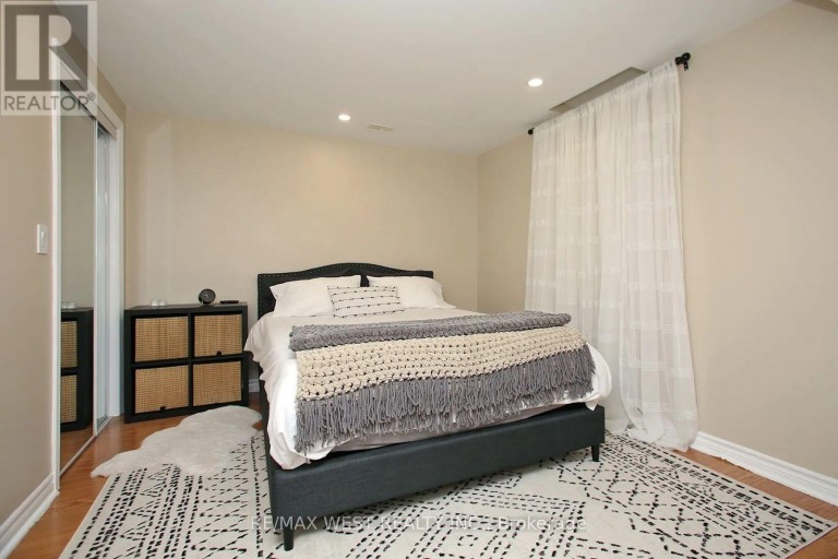 4 GRAY PARK, Caledon (Bolton West), Ontario, L7E2N3