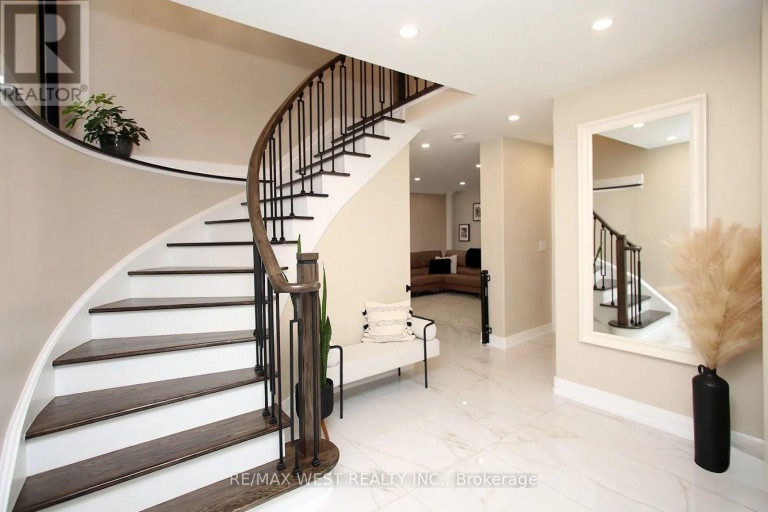 4 GRAY PARK, Caledon (Bolton West), Ontario, L7E2N3