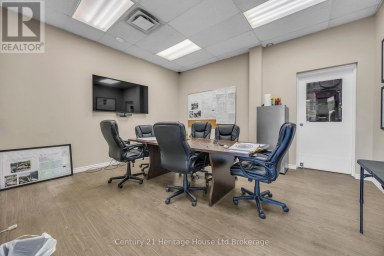 905 DUFFERIN STREET Woodstock (Woodstock - South) Ontario photo 9