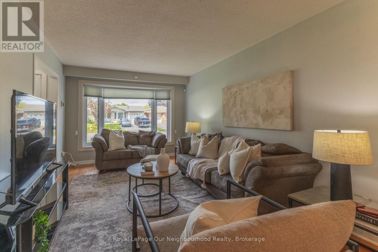 26 ASHDALE CRESCENT, Clarington (Bowmanville), Ontario, L1C3M9