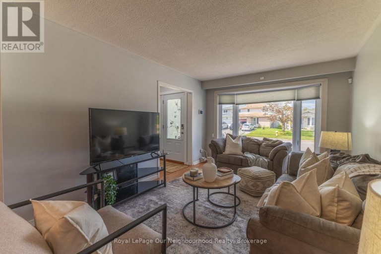26 ASHDALE CRESCENT, Clarington (Bowmanville), Ontario, L1C3M9