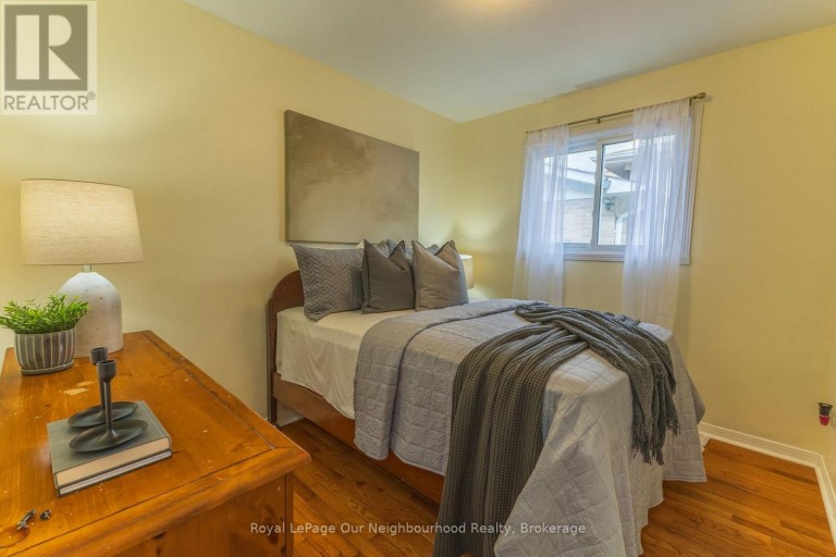 26 ASHDALE CRESCENT, Clarington (Bowmanville), Ontario, L1C3M9