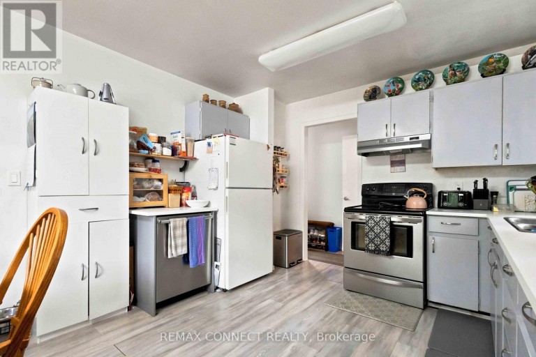322 ANDREW STREET, Newmarket (Central Newmarket), Ontario, L3Y1H3