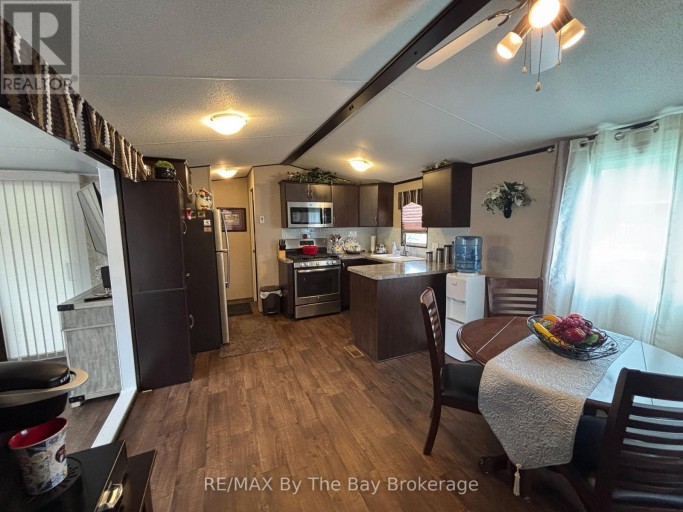 8 KENORA TRAIL, Wasaga Beach, Ontario, L9Z1X7