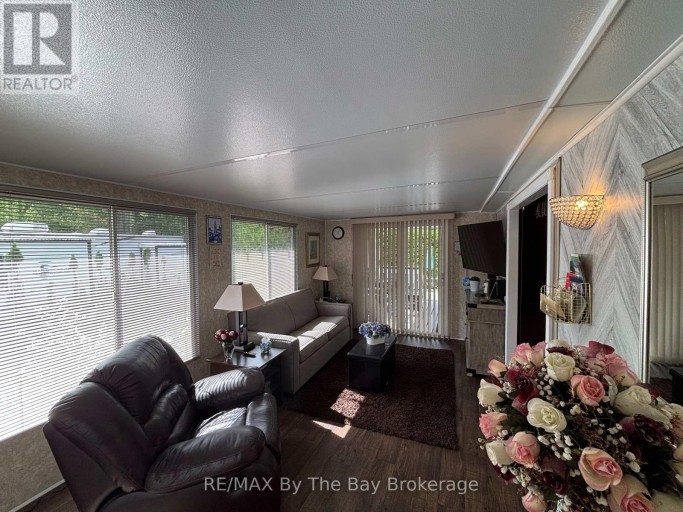8 KENORA TRAIL, Wasaga Beach, Ontario, L9Z1X7