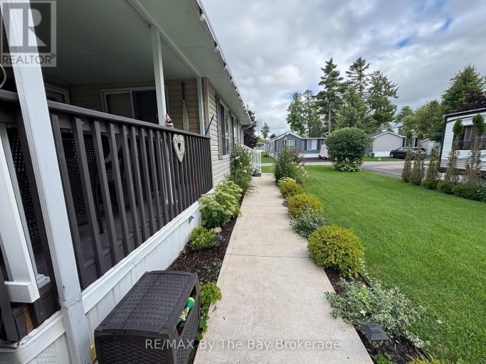 8 KENORA TRAIL, Wasaga Beach, Ontario, L9Z1X7