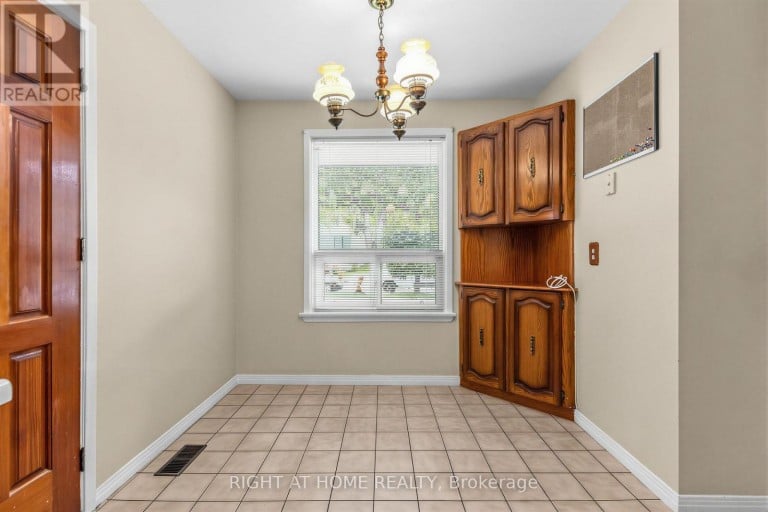 12 CANDLEWOOD CRESCENT, Toronto (York University Heights), Ontario, M3J1G8