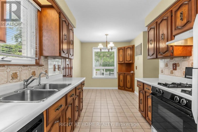 12 CANDLEWOOD CRESCENT, Toronto (York University Heights), Ontario, M3J1G8