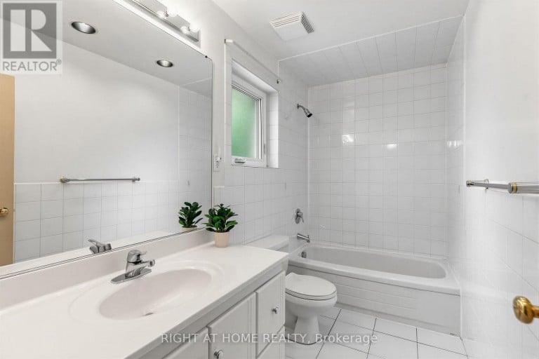 12 CANDLEWOOD CRESCENT, Toronto (York University Heights), Ontario, M3J1G8