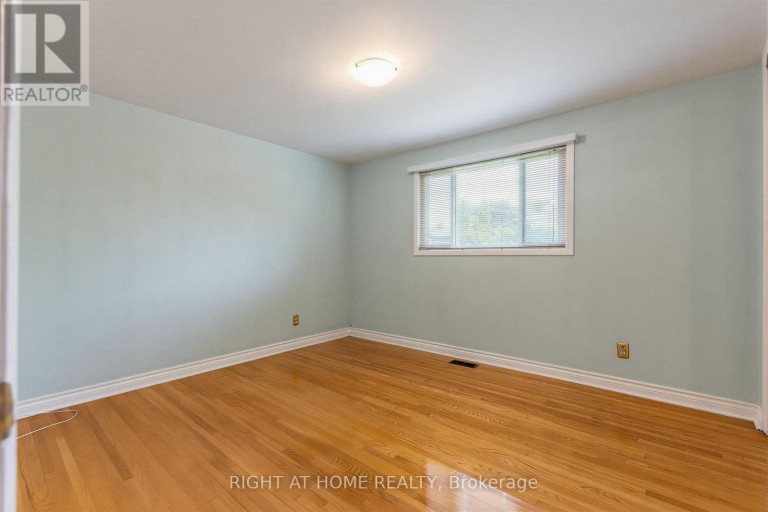 12 CANDLEWOOD CRESCENT, Toronto (York University Heights), Ontario, M3J1G8