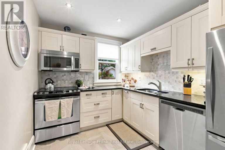 44 MCLAUGHLIN BOULEVARD, Oshawa (O'Neill), Ontario, L1G2N9