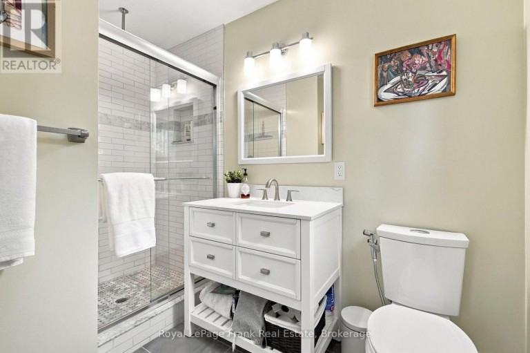 44 MCLAUGHLIN BOULEVARD, Oshawa (O'Neill), Ontario, L1G2N9