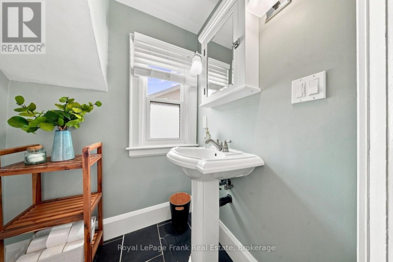 44 MCLAUGHLIN BOULEVARD, Oshawa (O'Neill), Ontario, L1G2N9