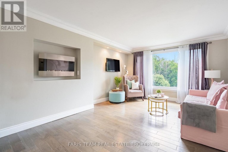 10 KAREN CRESCENT, Orillia, Ontario, L3V3H1