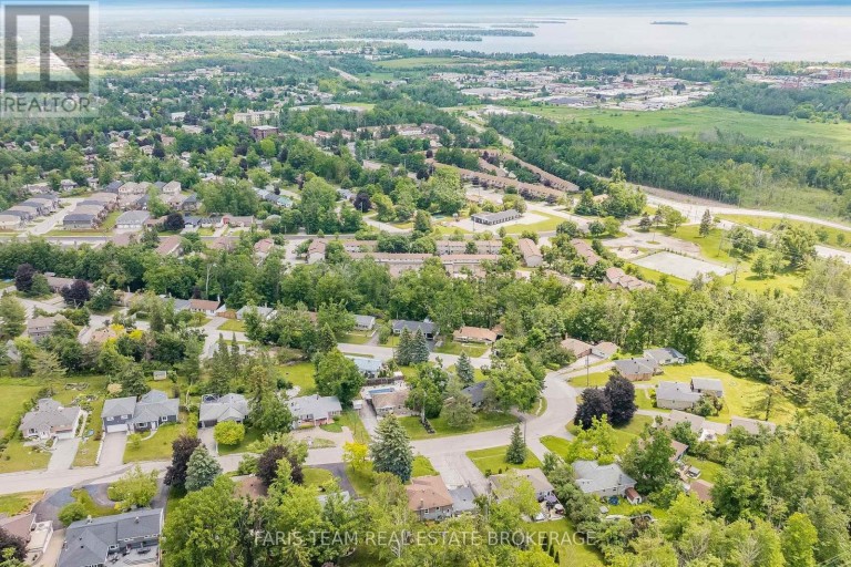 10 KAREN CRESCENT, Orillia, Ontario, L3V3H1