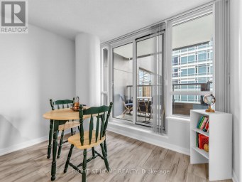 1210 - 295 ADELAIDE STREET W Toronto (Waterfront Communities) Ontario photo 9