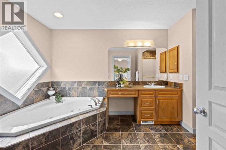 139 Tuscany Ridge Close NW, Calgary, Alberta, T3L2K6