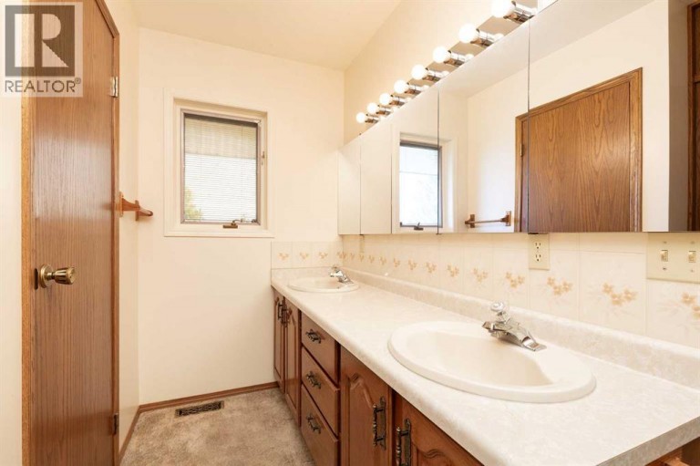 262 Fairway Drive, Coaldale, Alberta, T1M1H3