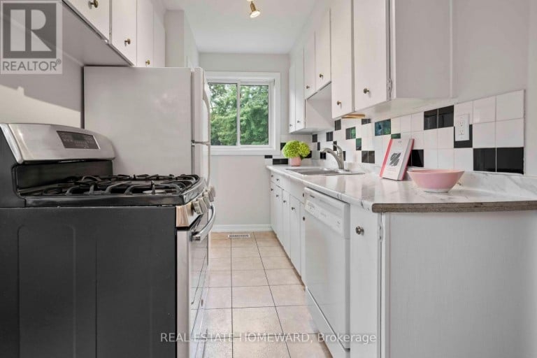 118 ZAPH AVENUE, Toronto (Highland Creek), Ontario, M1C1M8