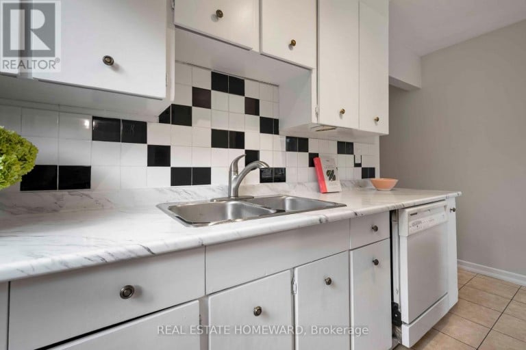 118 ZAPH AVENUE, Toronto (Highland Creek), Ontario, M1C1M8