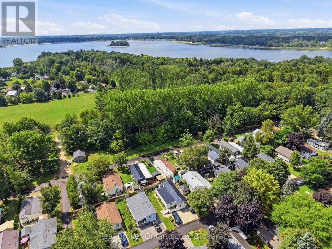 428 PINE PASS, Centre Wellington, Ontario, N1M2W5