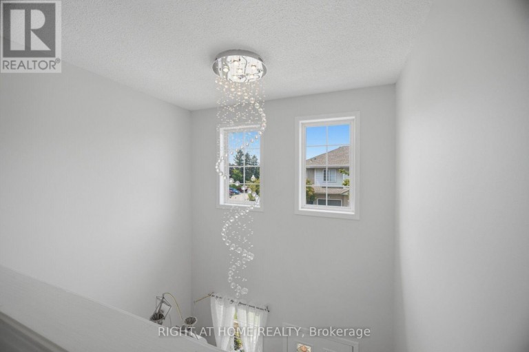 14 - 104 FRANCES AVENUE, Hamilton (Lakeshore), Ontario, L8E5X3