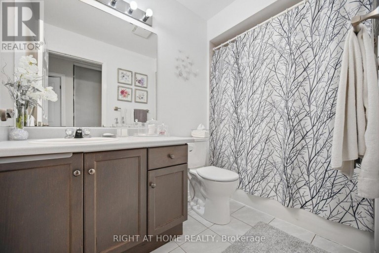 14 - 104 FRANCES AVENUE, Hamilton (Lakeshore), Ontario, L8E5X3