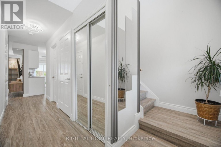 14 - 104 FRANCES AVENUE, Hamilton (Lakeshore), Ontario, L8E5X3
