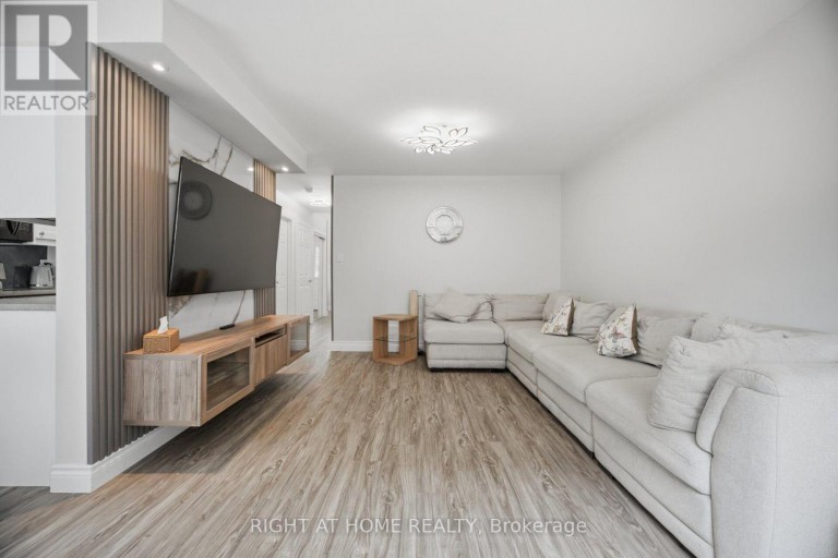 14 - 104 FRANCES AVENUE, Hamilton (Lakeshore), Ontario, L8E5X3