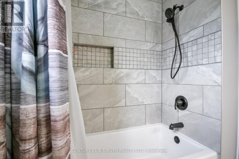 42 FARMSTEAD CRESCENT, Barrie (Holly), Ontario, L4N8S1