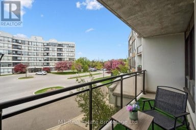 208 - 105 BAGOT STREET Guelph (Junction/Onward Willow) Ontario photo 1