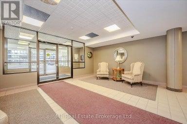 208 - 105 BAGOT STREET Guelph (Junction/Onward Willow) Ontario photo 11