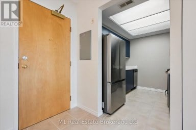 208 - 105 BAGOT STREET Guelph (Junction/Onward Willow) Ontario photo 14