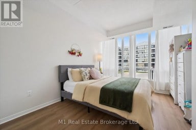 208 - 105 BAGOT STREET Guelph (Junction/Onward Willow) Ontario photo 2