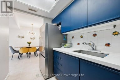 208 - 105 BAGOT STREET Guelph (Junction/Onward Willow) Ontario photo 5