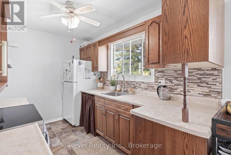 42 KAWARTHA DRIVE, Kawartha Lakes (Lindsay), Ontario, K9V1A5