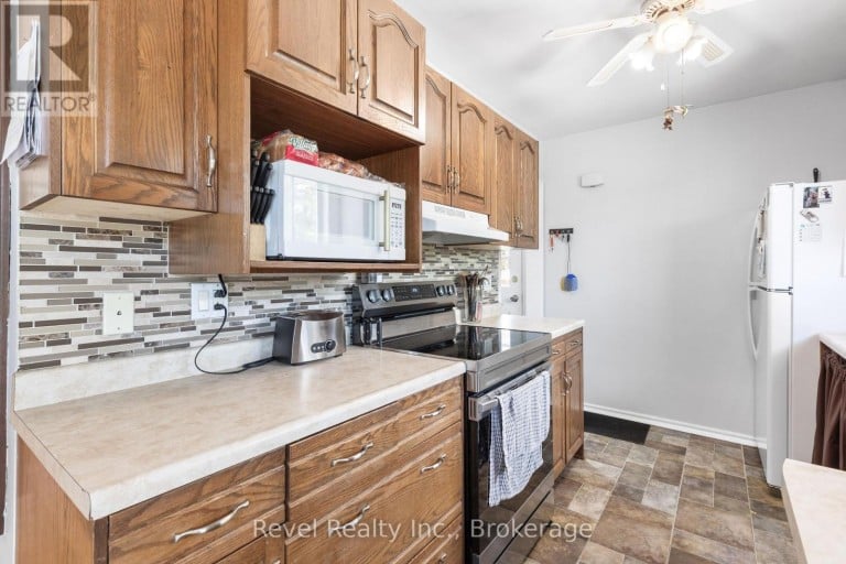 42 KAWARTHA DRIVE, Kawartha Lakes (Lindsay), Ontario, K9V1A5