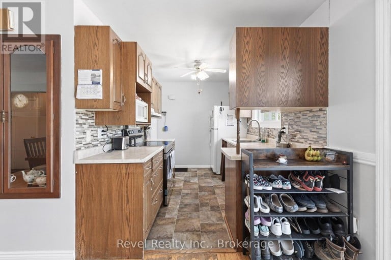 42 KAWARTHA DRIVE, Kawartha Lakes (Lindsay), Ontario, K9V1A5