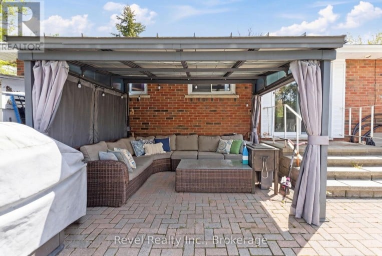 42 KAWARTHA DRIVE, Kawartha Lakes (Lindsay), Ontario, K9V1A5
