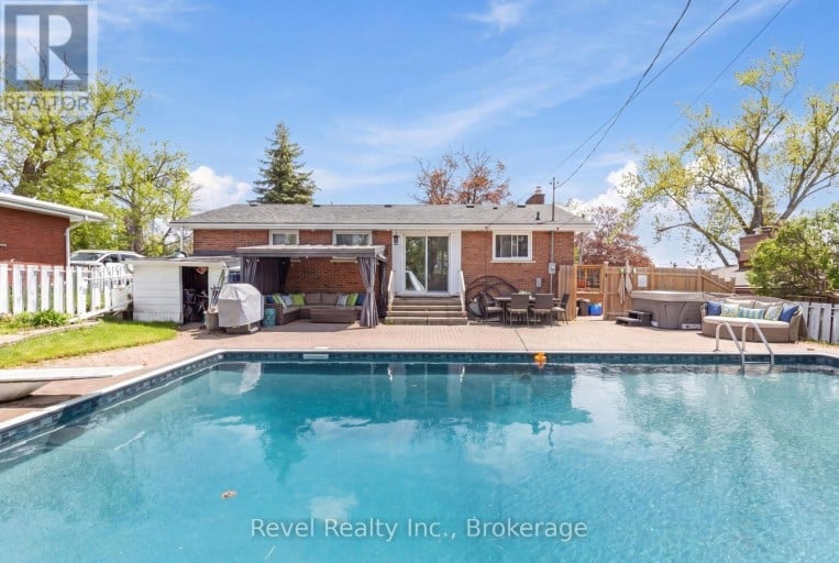 42 KAWARTHA DRIVE, Kawartha Lakes (Lindsay), Ontario, K9V1A5