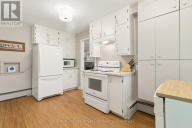 120 HILL STREET E Centre Wellington (Fergus) Ontario photo 16