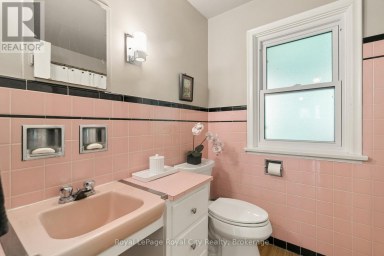 120 HILL STREET E Centre Wellington (Fergus) Ontario photo 19
