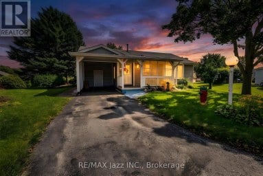 5 KING COURT Clarington (Newcastle) Ontario photo 1