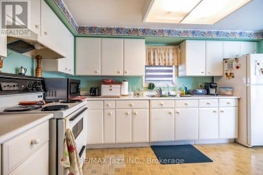 5 KING COURT Clarington (Newcastle) Ontario photo 10