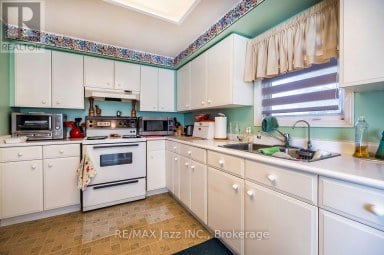 5 KING COURT Clarington (Newcastle) Ontario photo 11